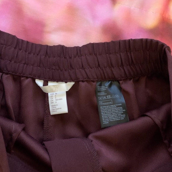 H&M Maroon Tie Shorts - Picture 3 of 7